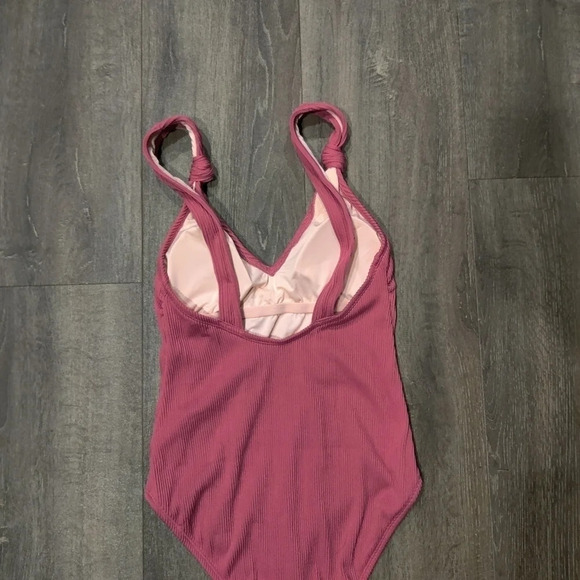 *NWOT* Mae One Piece Swimsuit - Picture 6 of 7